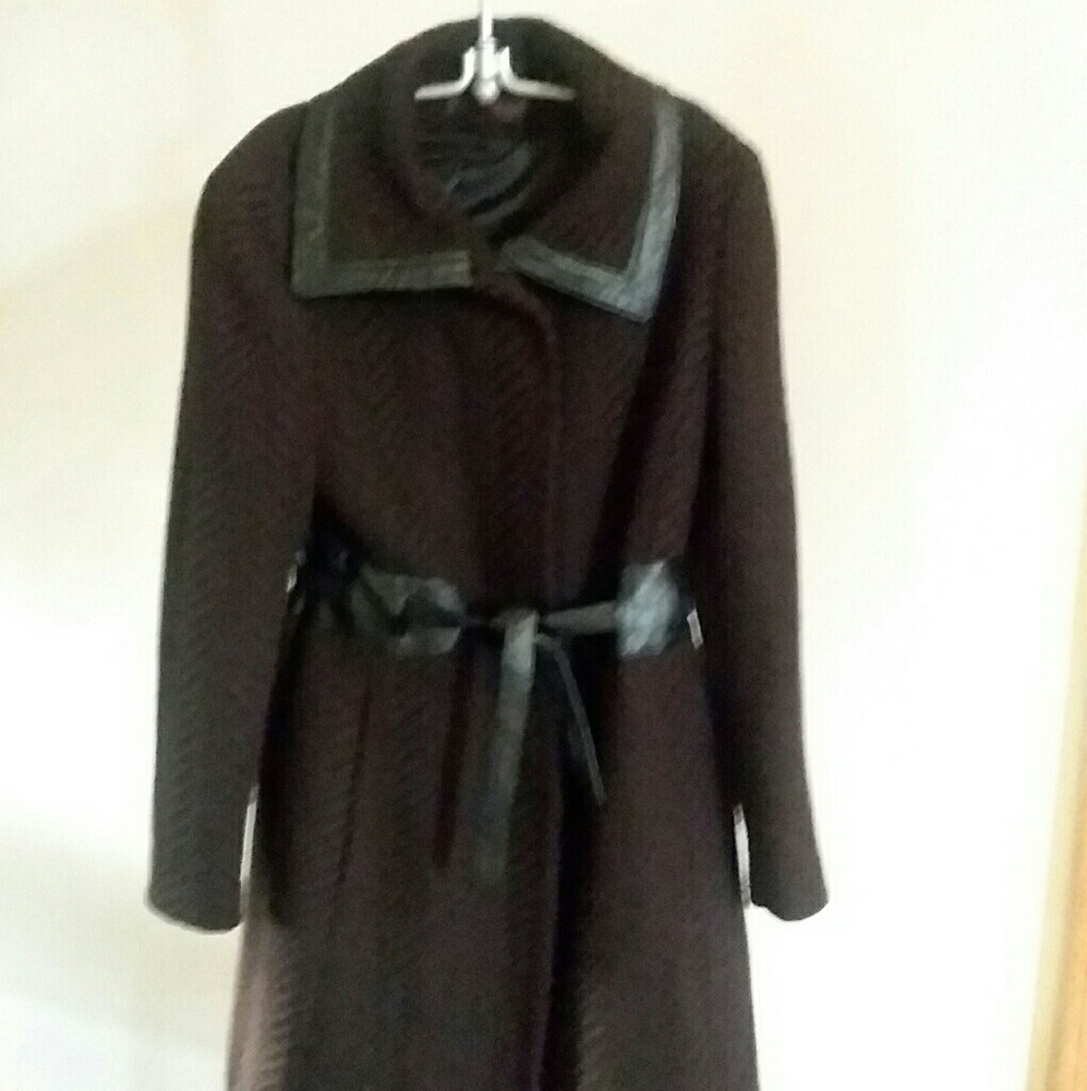 Via Spiga women's coat with faux leather trim
